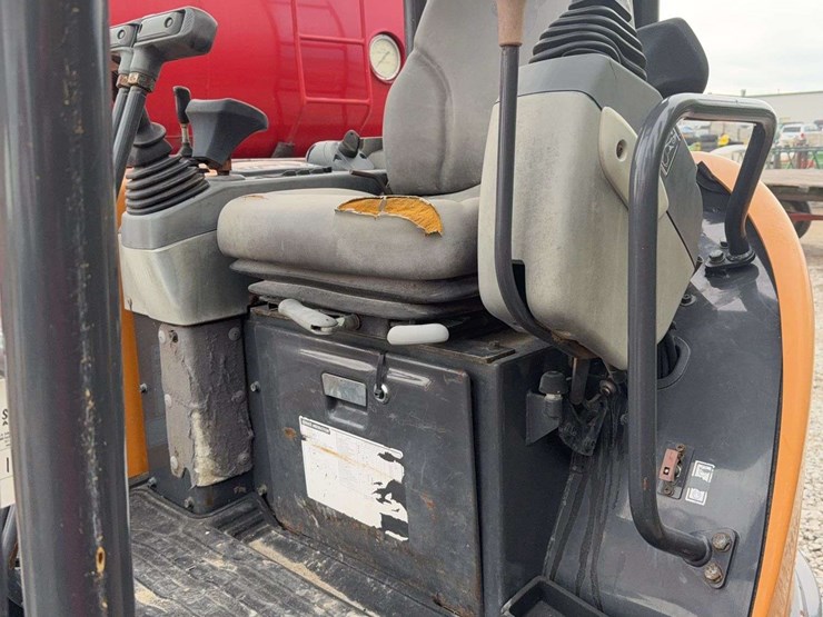 2018-case-cx37c-image-7