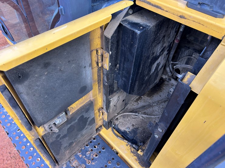 #2196-•-deere-470g-cl-excavator-image-44