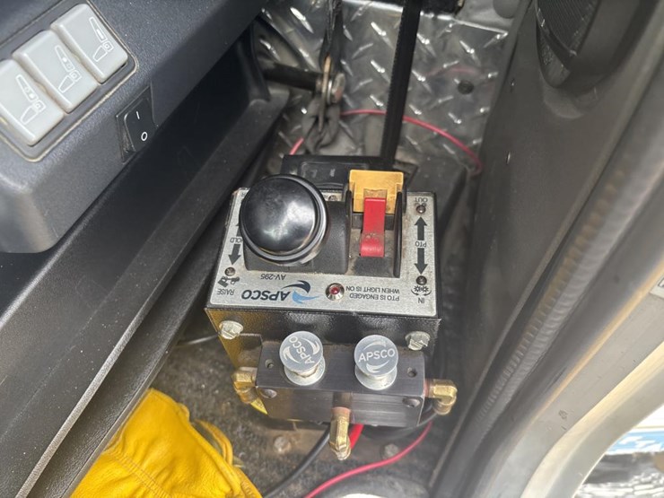 2006-peterbilt-379-image-40