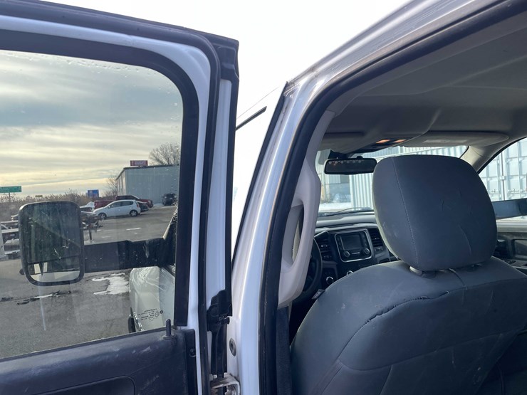 2016-ram-2500-tradesman-image-71