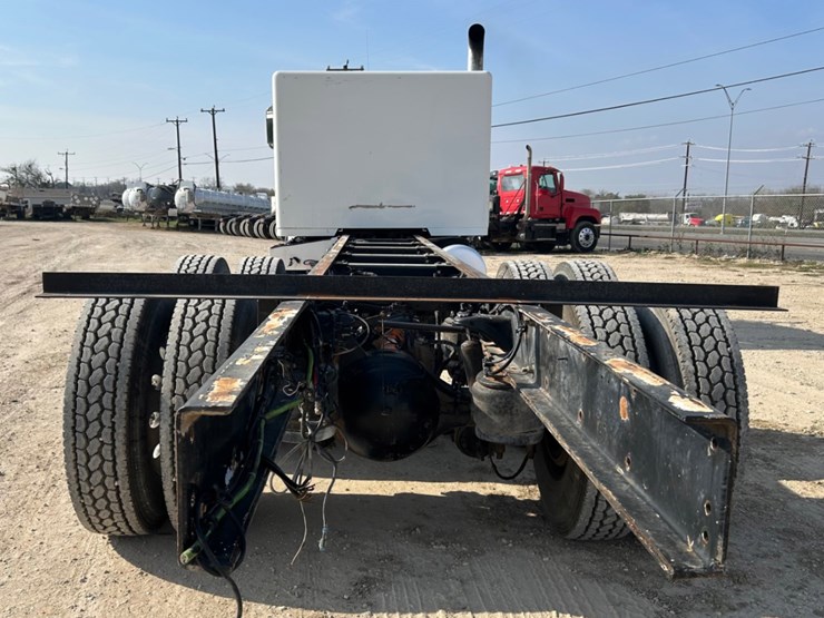 2009-peterbilt-340-image-5