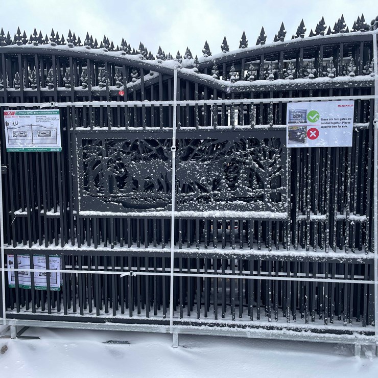#4007 • Metal Farm Driveway Gate (O10)