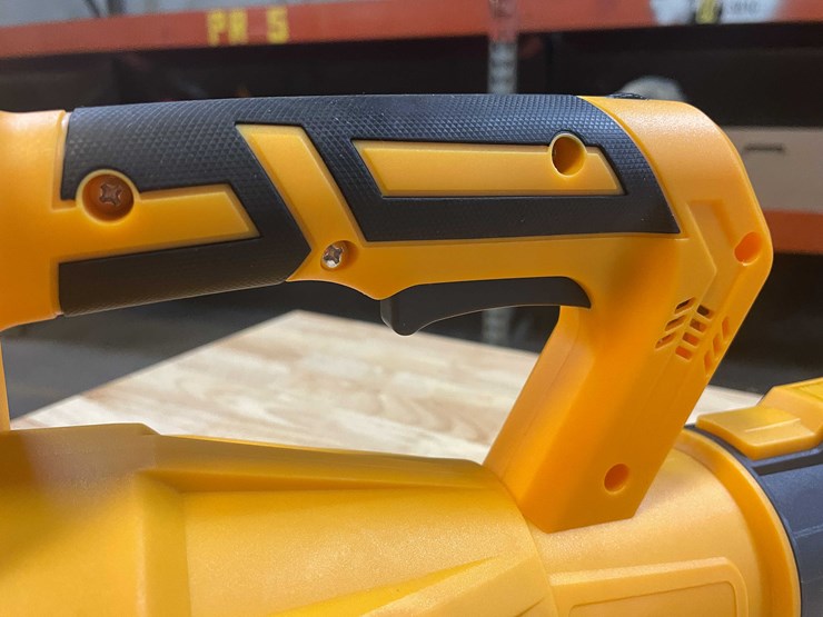 #2032-•-dewalt-style-21v-cordless-leaf-blower-with-(2)-li-ion-batteries-and-charger-(pr12)-image-8