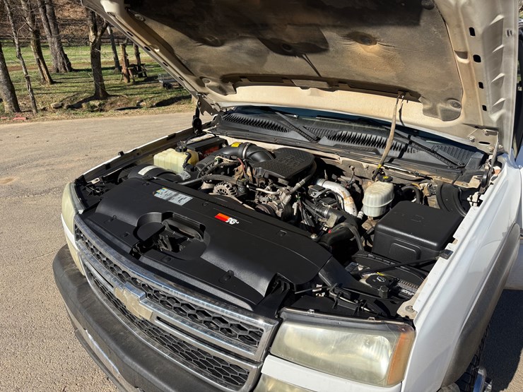 2006-chevrolet-3500-image-9