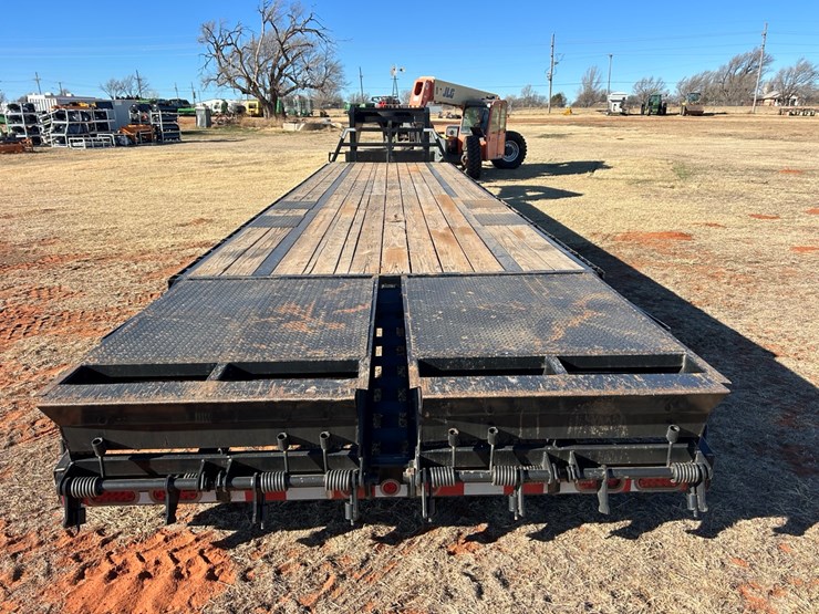 #89-•-2024-diamond-t-gn-flatbed-image-4