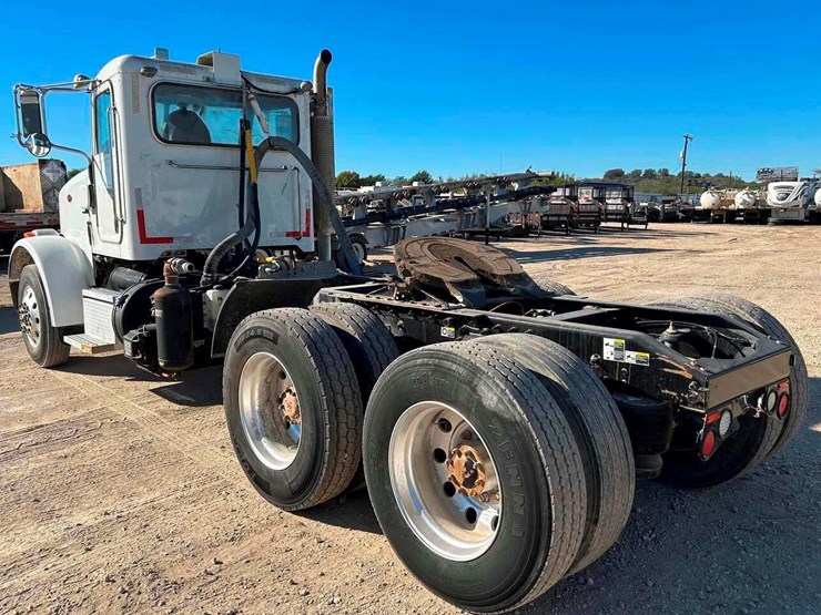 2016-peterbilt-365-image-12