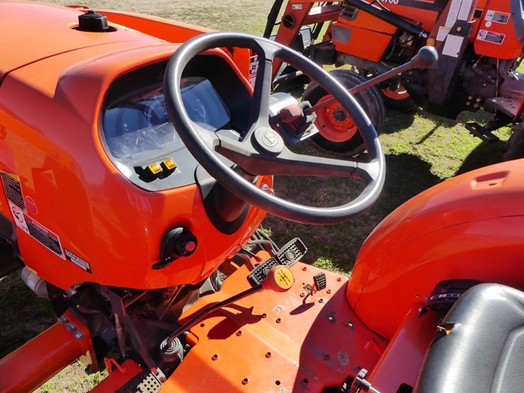 2015-kubota-l4701-image-13