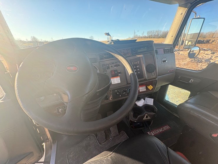 2008-kenworth-t300-image-16