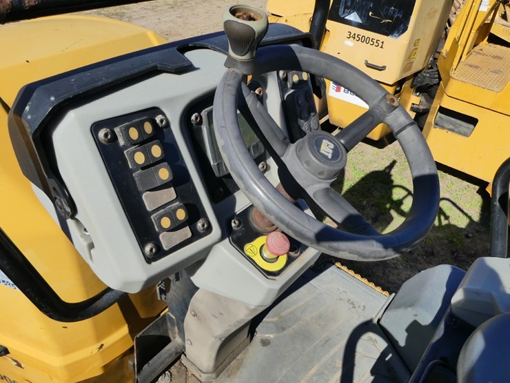 2015-caterpillar-cb24b-image-11