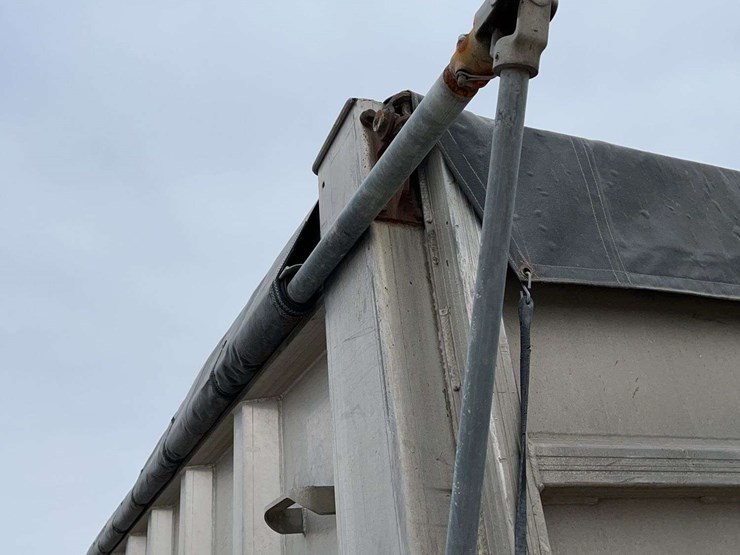 1990-east-28ft-dump-trailer,-new-hoist,-like-new-tires,-and-newer-tarp,-newer-tarp-bows,-good-liner,-really-good-shape-for-the-year,-good-shape,-just-downsizing-image-8