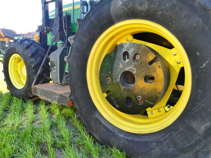 2015-john-deere-6105e-image-10