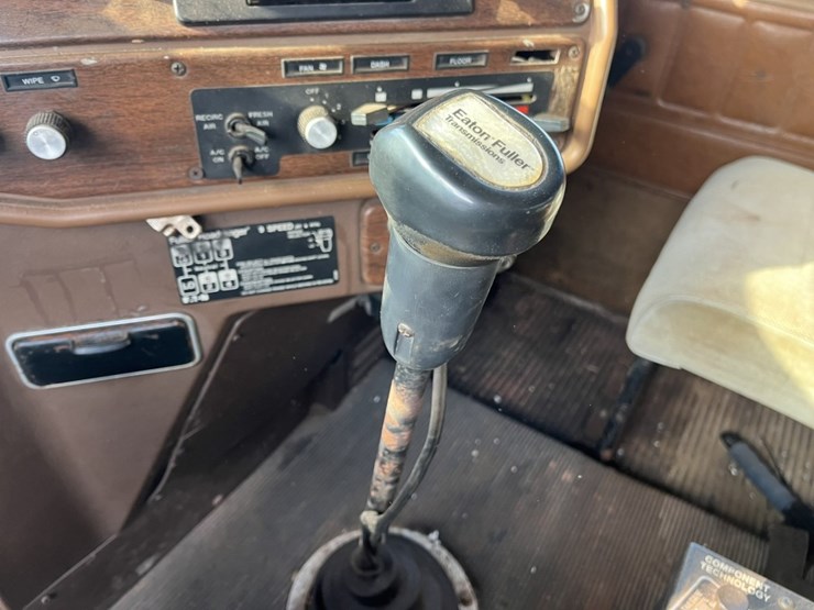 #2201-•-1988-freightliner-mb80-tandem-axle-dump-truck-image-49