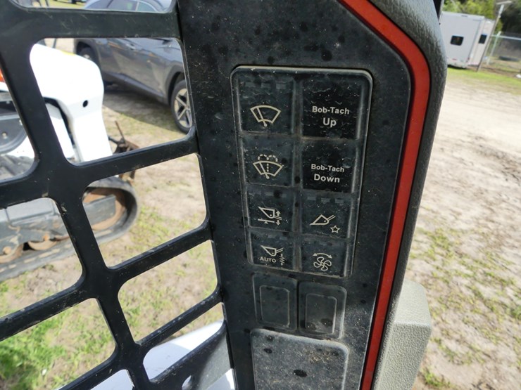 2020-bobcat-t76-image-18