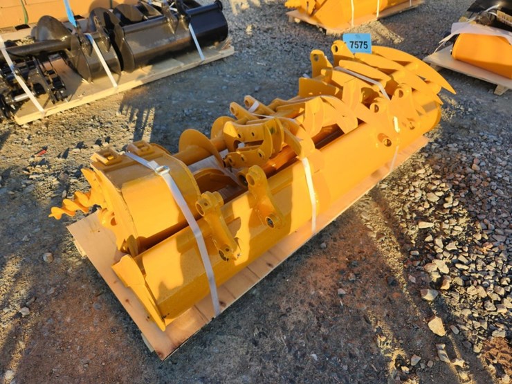 #6025-•-unused-mini-excavator-attachment-set-image-2