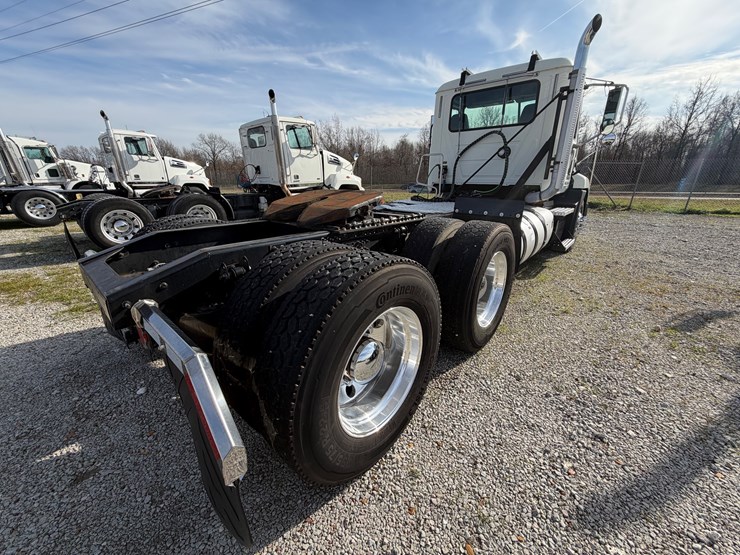 2016-mack-pinnacle-cxu613-image-16