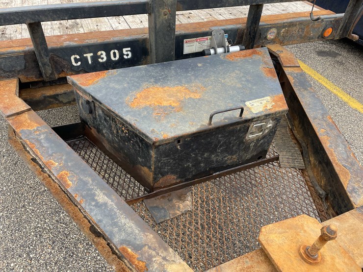 #1994-•-2017-trailer-(no-title)-(of)-image-35