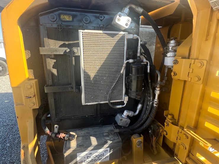 2014-caterpillar-305.5e2-image-17