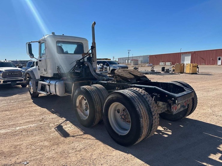 2020-mack-granite-image-3