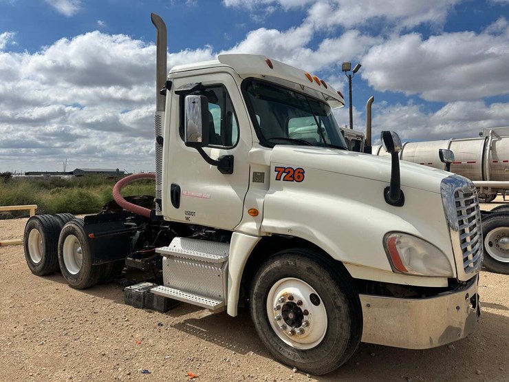 2014-freightliner-cascadia-image-2