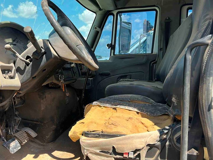 2011-international-4400-image-7