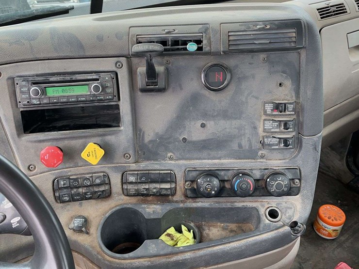 2014-freightliner-cascadia-125-image-20