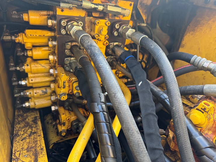 komatsu-pc270-lc-8-image-79