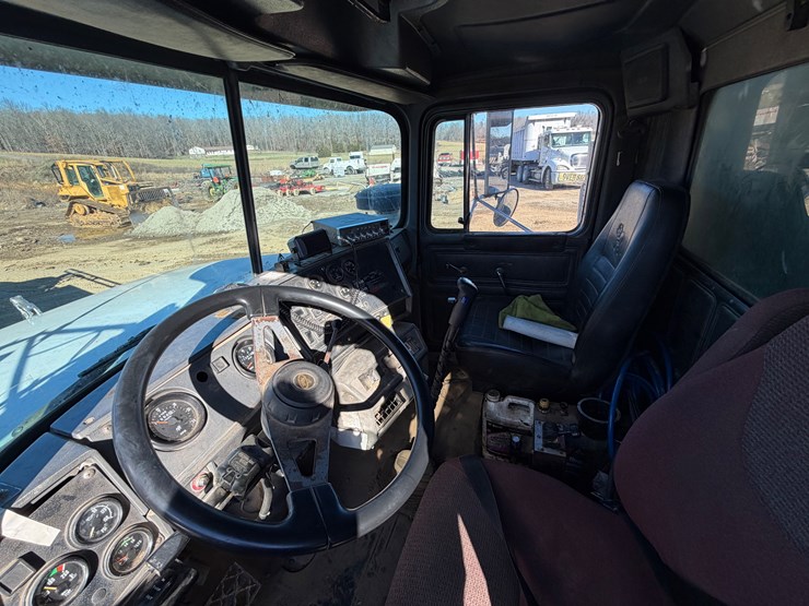 2011-mack-rd688s-image-22