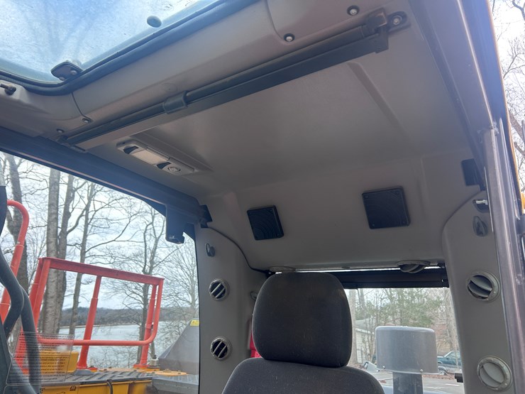 2022-volvo-ec220el-image-26