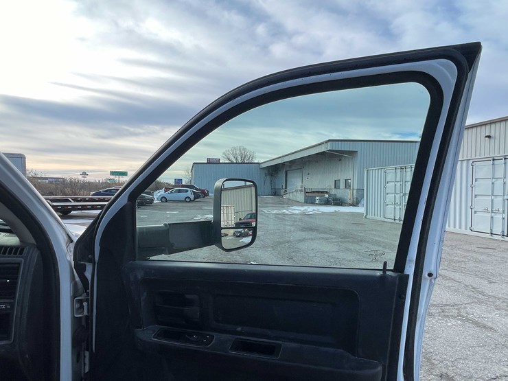 2016-ram-2500-tradesman-image-56