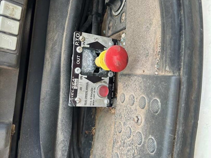 2014-freightliner-cascadia-image-9