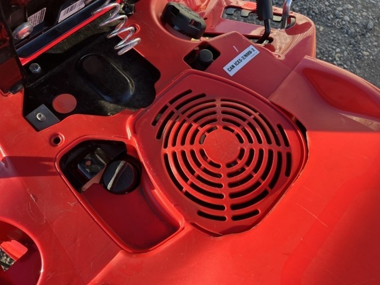 2023-craftsman-r110-ride-on-mower-image-16