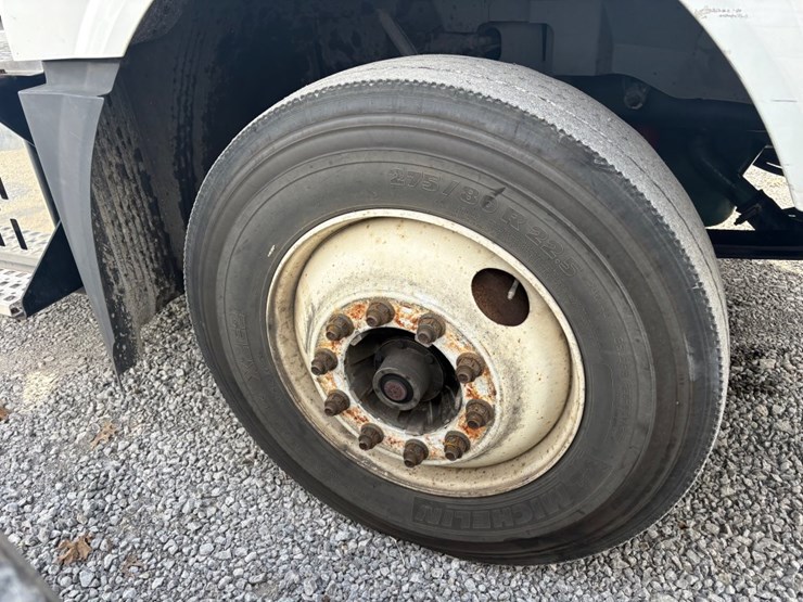 #30707-•-2016-volvo-single-axle-truck-tractor-image-9