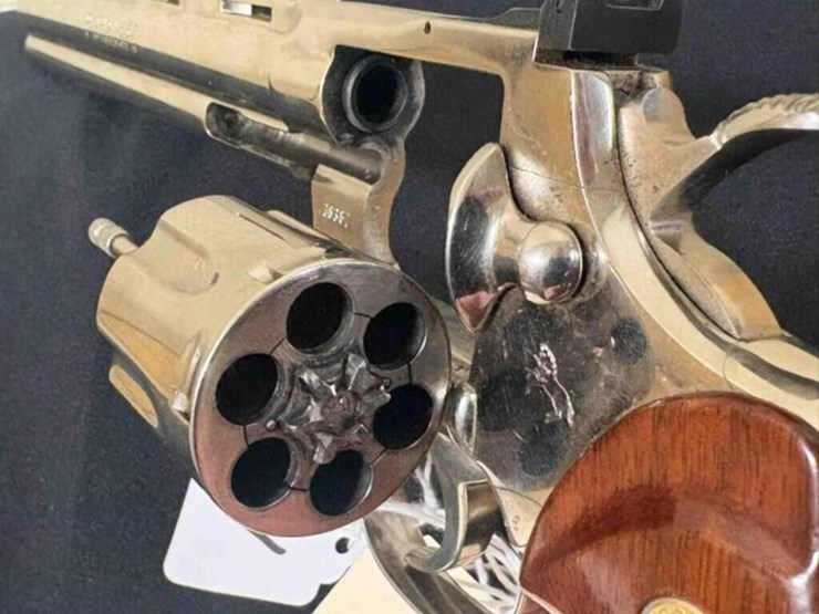 colt---python--357-mag.-revolver-image-10