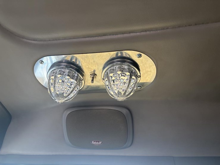 2006-peterbilt-379-image-35