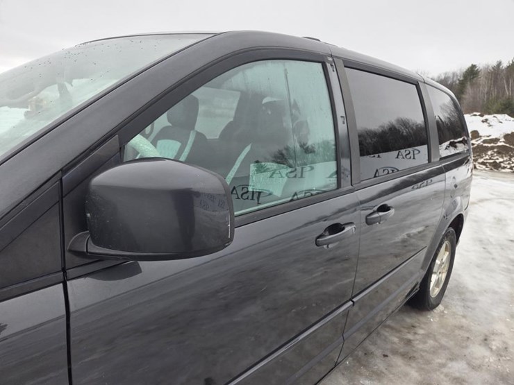 2012-dodge-grand-caravan-image-17