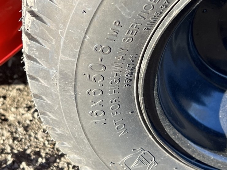 2023-craftsman-r110-ride-on-mower-image-14