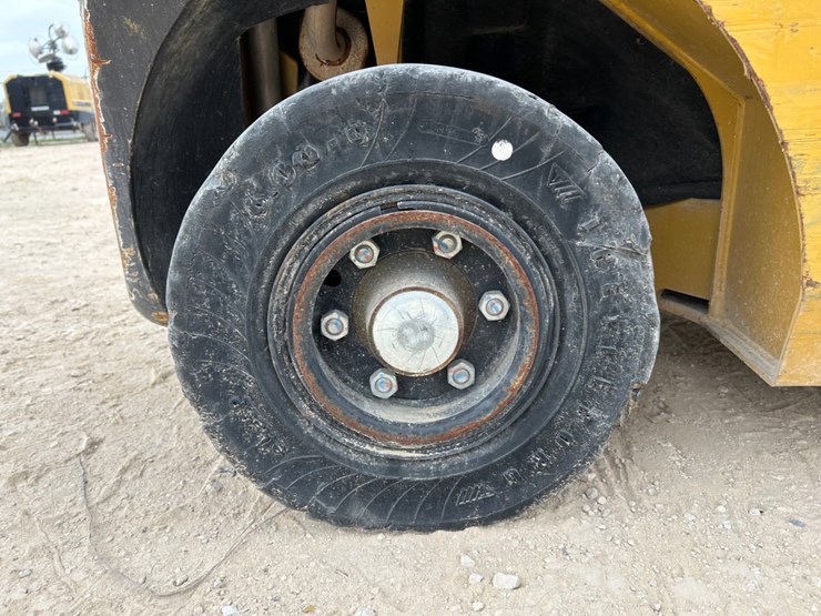 2019-caterpillar-gp25n-image-7