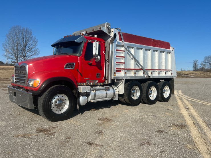 2004-mack-granite-cv713-image-1