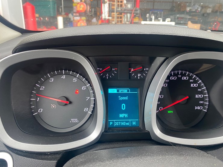 2015-chevrolet-equinox-lt-image-10