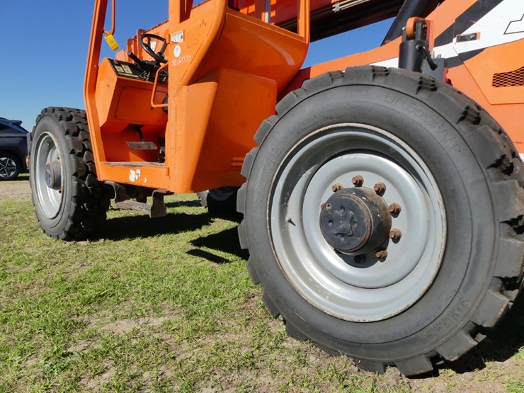 2015-jlg-8042-image-6