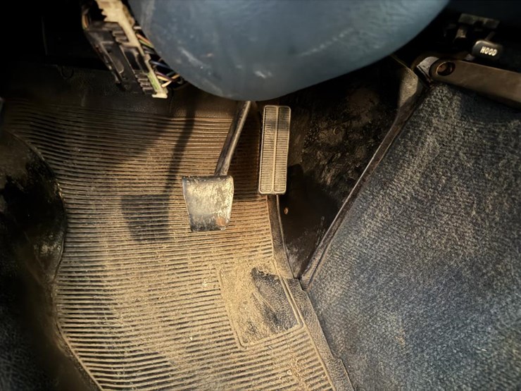 #2225-•-1996-chevrolet-box-truck-image-32