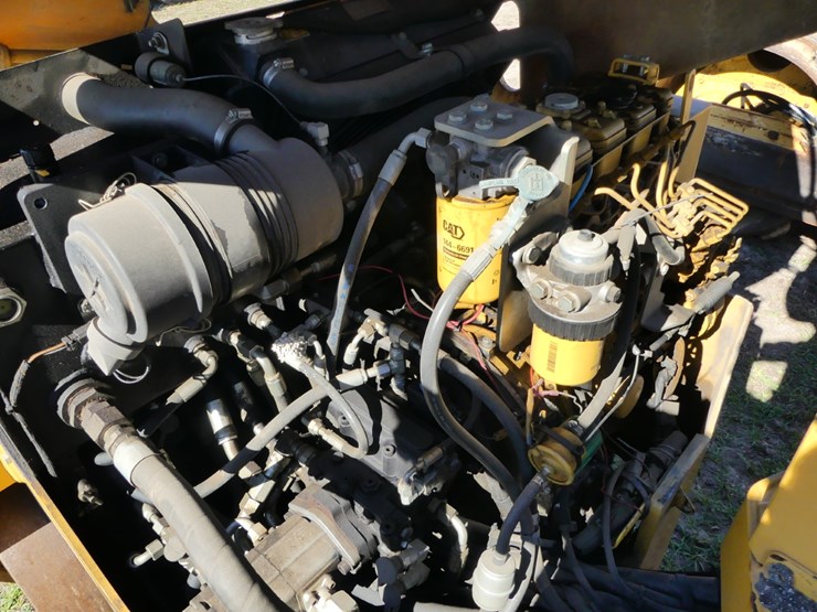 2011-caterpillar-cb34-image-8