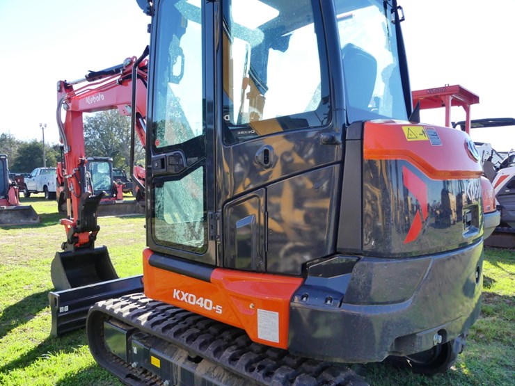 2025-kubota-kx040-5-image-4