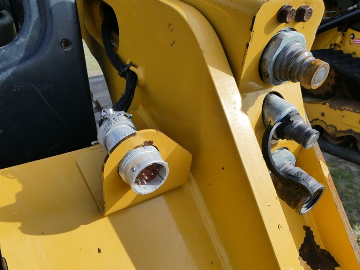 2019-caterpillar-259d-image-12