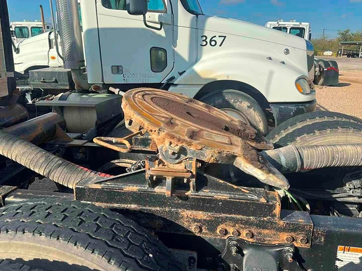 2014-freightliner-cascadia-image-5