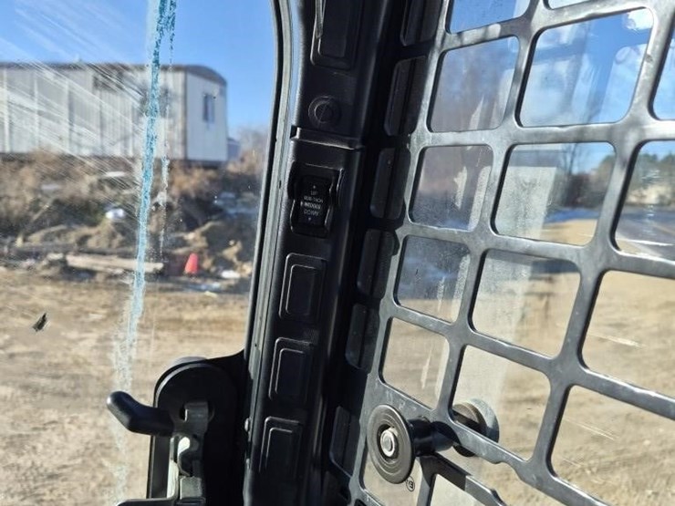 2019-bobcat-s590-image-15