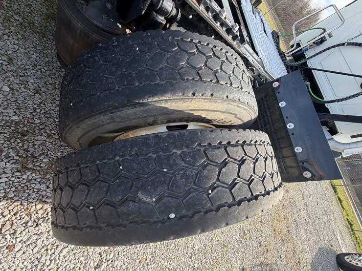 2016-mack-pinnacle-cxu613-image-18