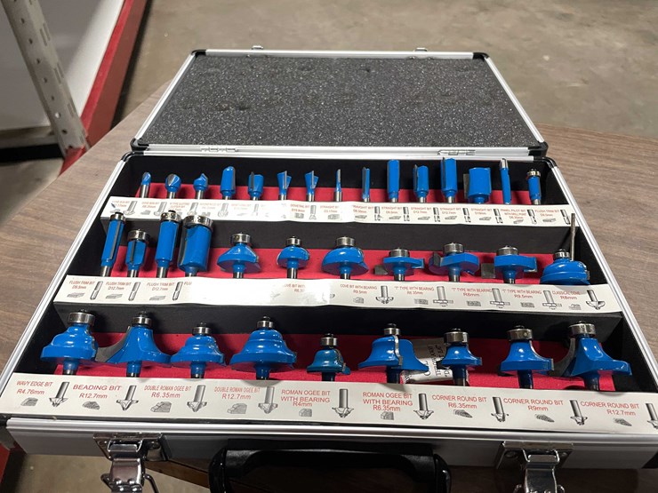 #2054-•-(35)-piece-router-bit-set-(cw)-image-1