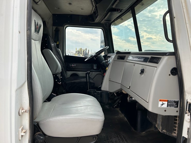 2014-western-star-4900-image-4