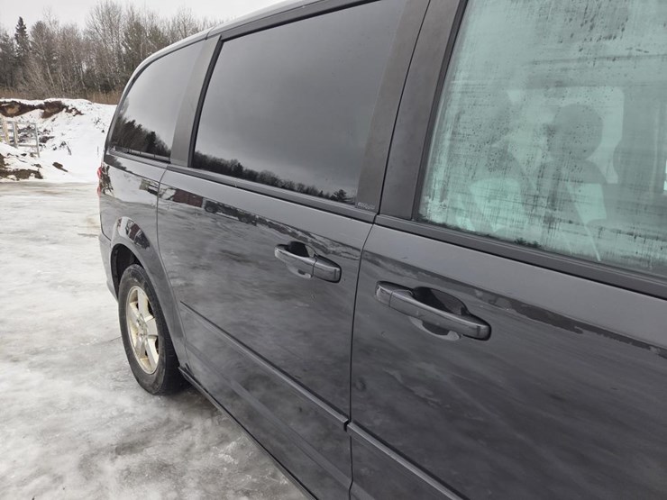 2012-dodge-grand-caravan-image-13